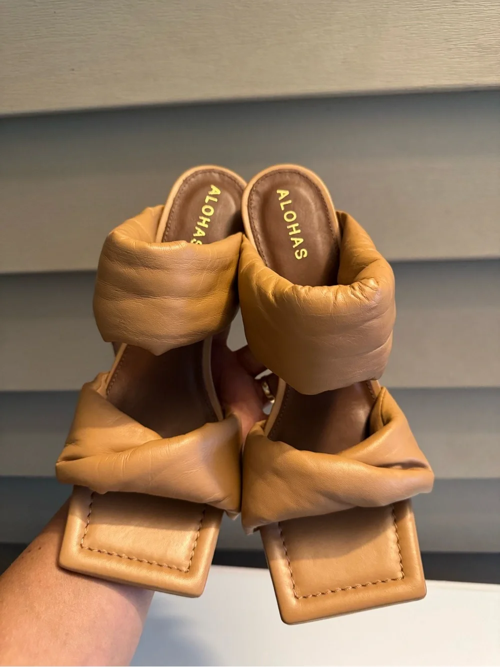 ALOHAS Cognac Padded Double-Band Square-Toe Heels